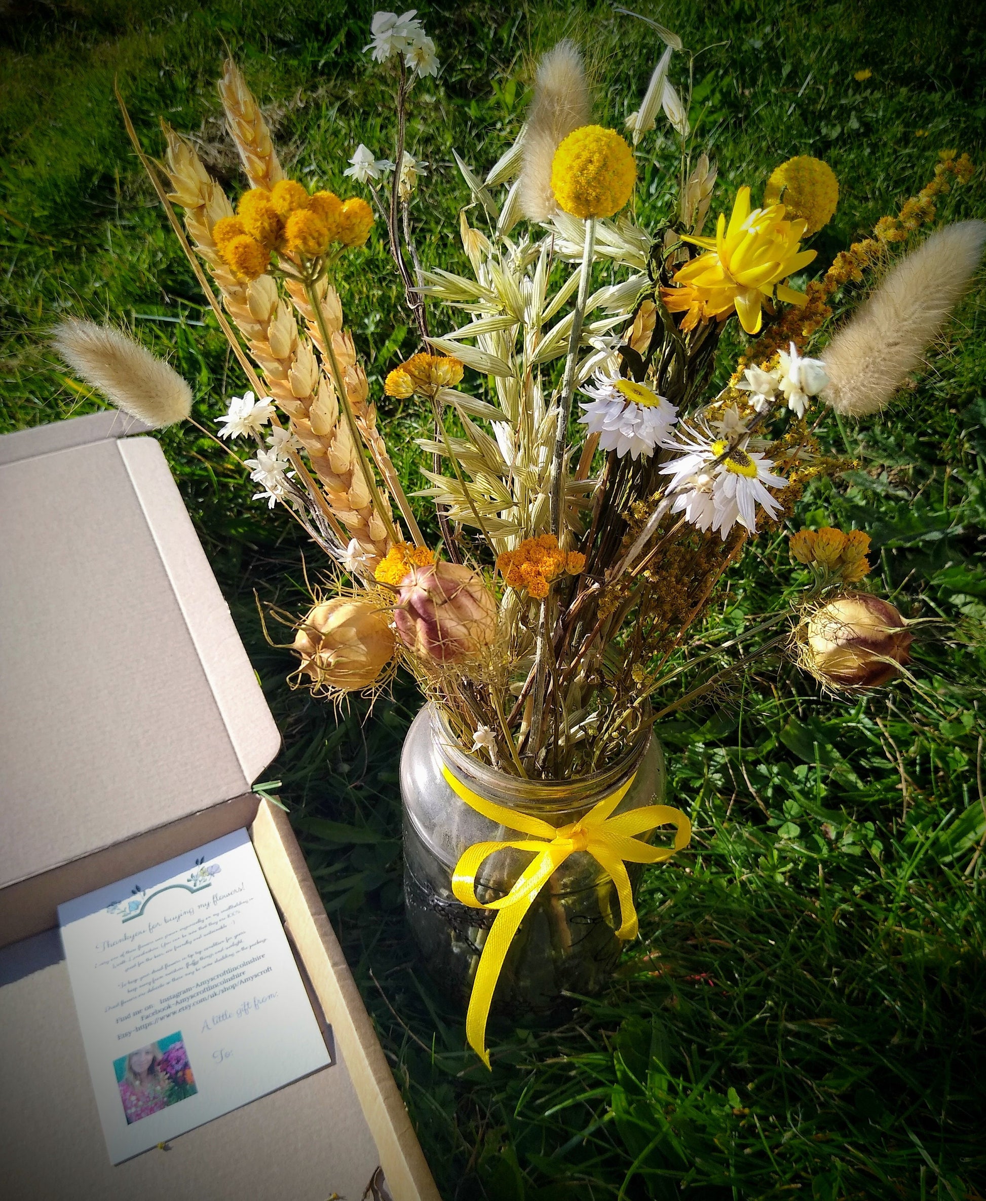 Yellow letterbox dried flowers, dried flower gift, bright florals DIY bouquet, natural daisy, craspedia, strawflowers. Personalised gift