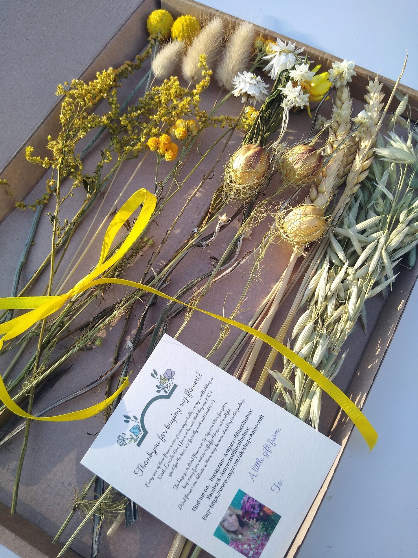 Yellow letterbox dried flowers, dried flower gift, bright florals DIY bouquet, natural daisy, craspedia, strawflowers. Personalised gift