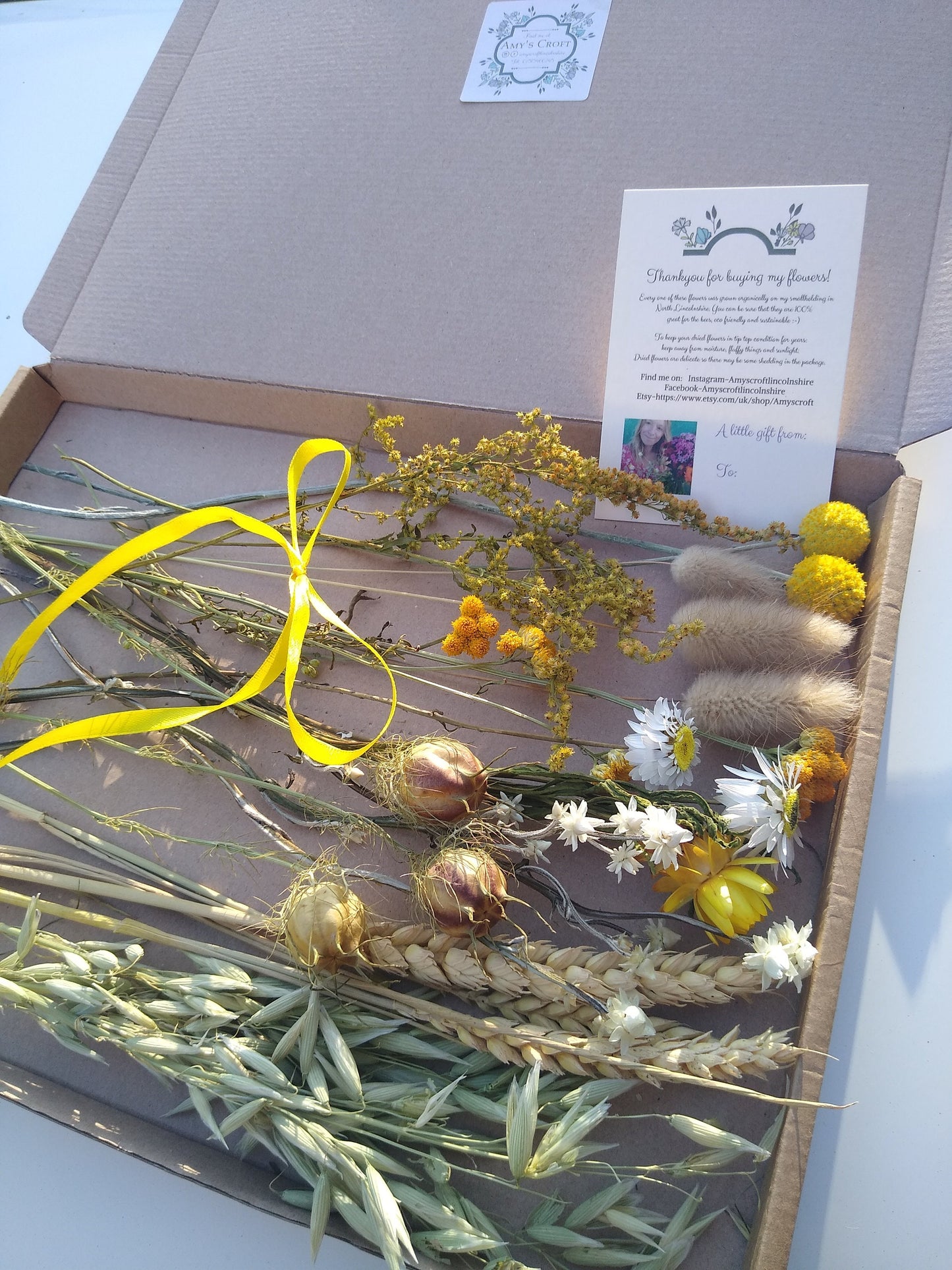 Yellow letterbox dried flowers, dried flower gift, bright florals DIY bouquet, natural daisy, craspedia, strawflowers. Personalised gift