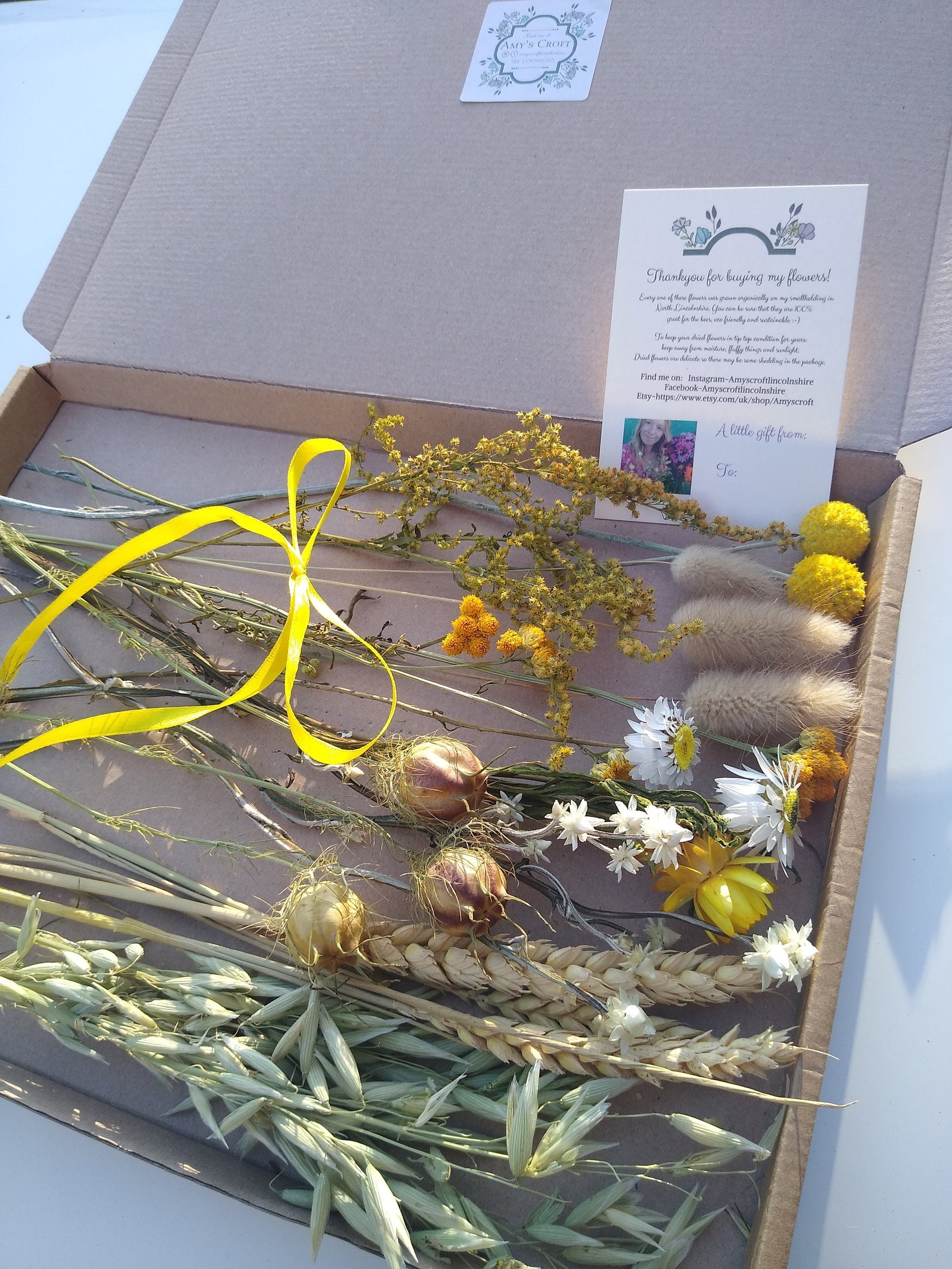 Yellow letterbox dried flowers, dried flower gift, bright florals DIY bouquet, natural daisy, craspedia, strawflowers. Personalised gift