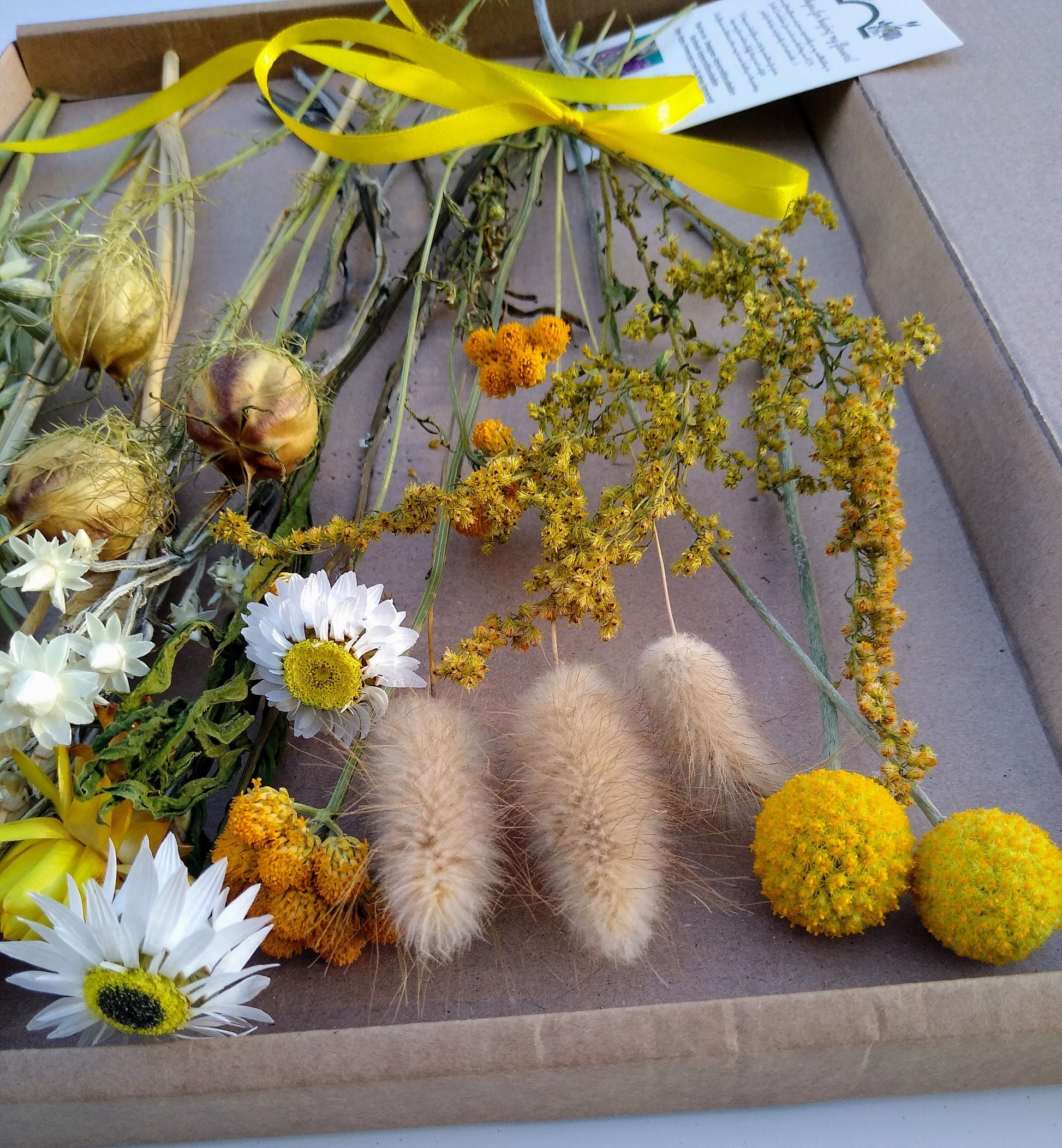 Yellow letterbox dried flowers, dried flower gift, bright florals DIY bouquet, natural daisy, craspedia, strawflowers. Personalised gift