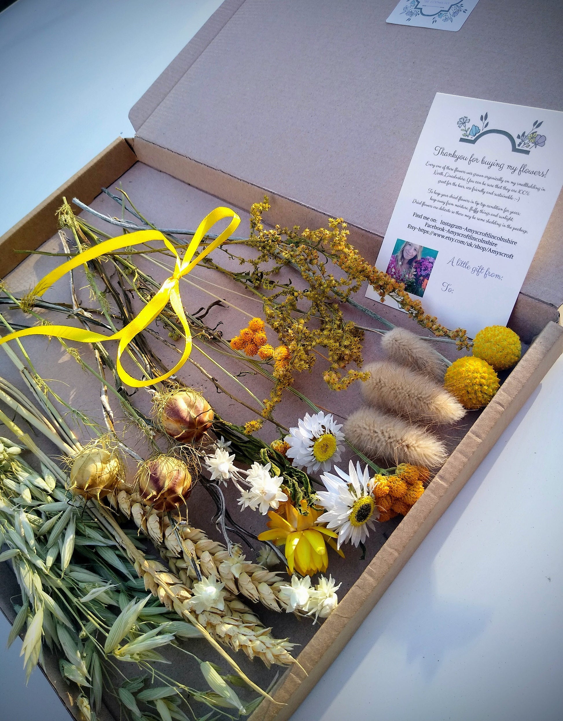 Yellow letterbox dried flowers, dried flower gift, bright florals DIY bouquet, natural daisy, craspedia, strawflowers. Personalised gift