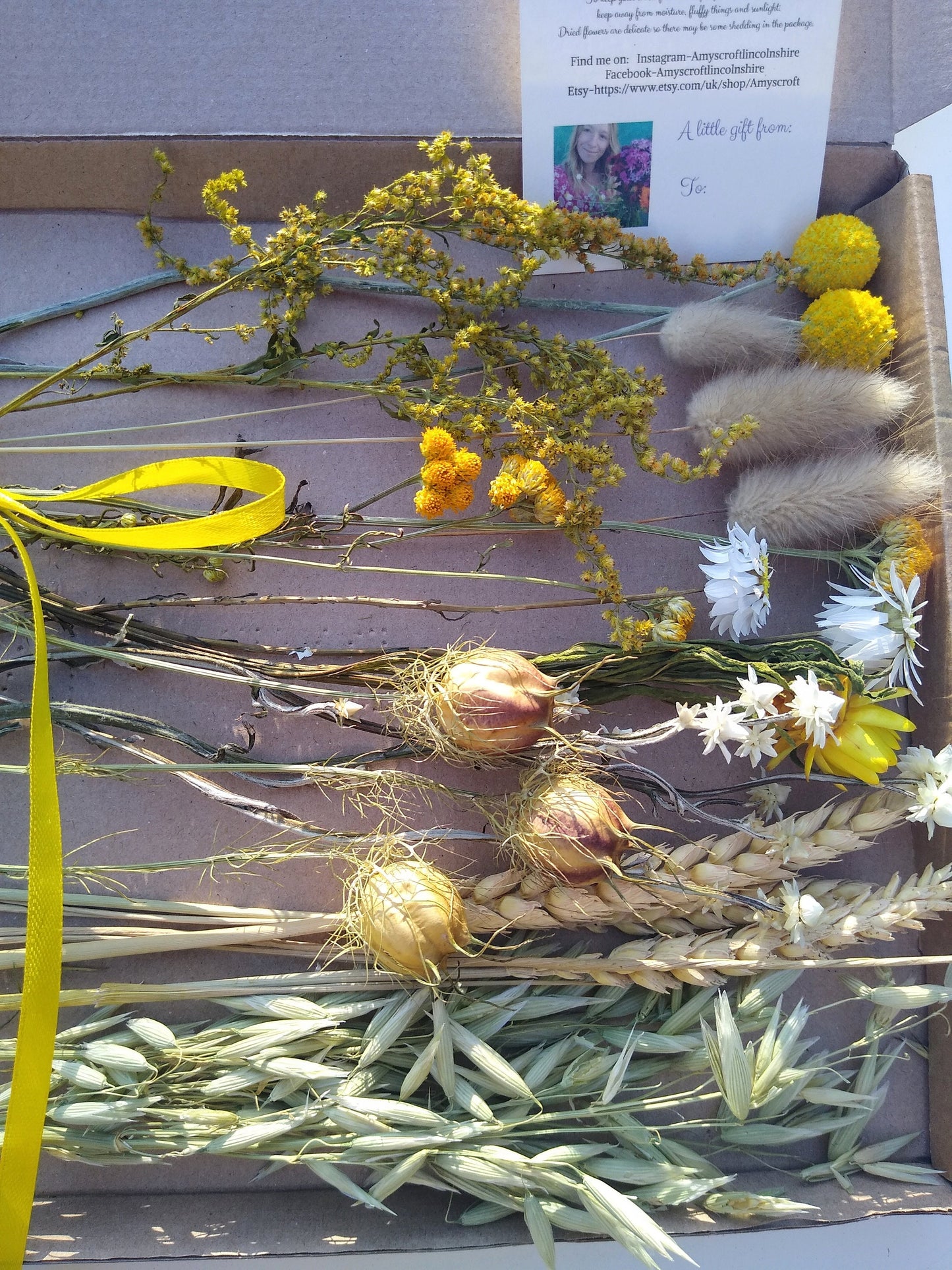 Yellow letterbox dried flowers, dried flower gift, bright florals DIY bouquet, natural daisy, craspedia, strawflowers. Personalised gift
