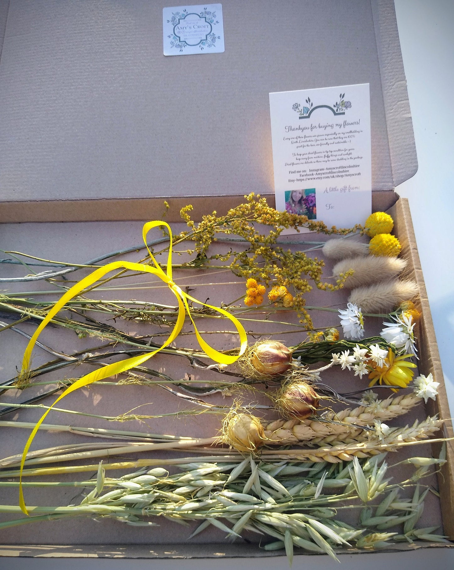 Yellow letterbox dried flowers, dried flower gift, bright florals DIY bouquet, natural daisy, craspedia, strawflowers. Personalised gift