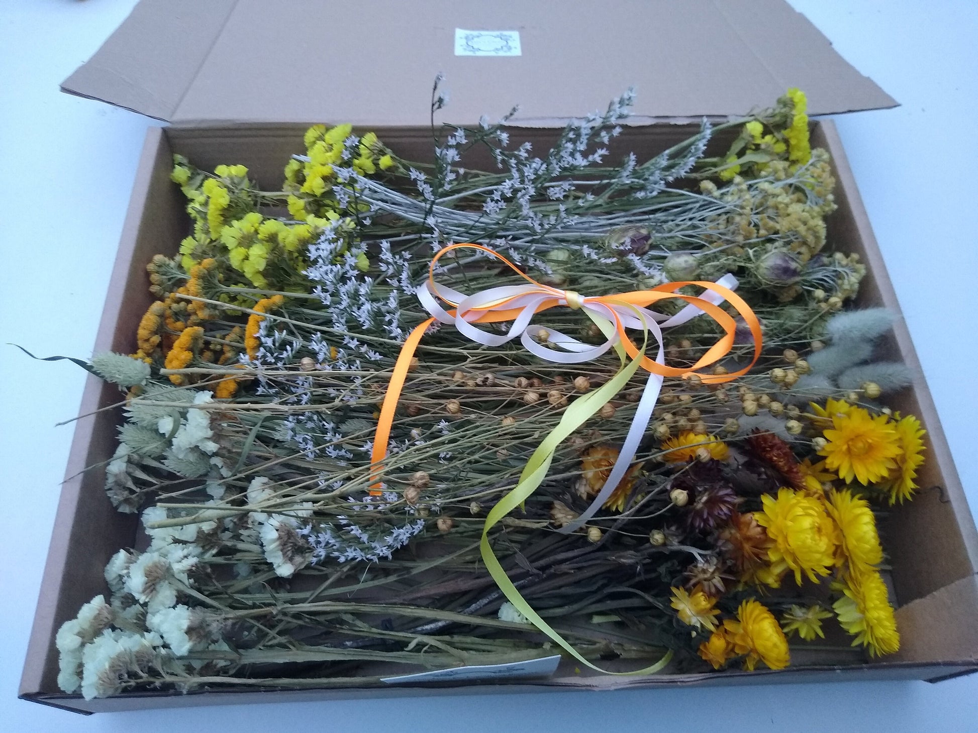 Yellow British dried flower craft box, bulk 100+ stems, gift, DIY flowers, bouquet. Craft box, weddings, wreaths, yellow wedding flowers
