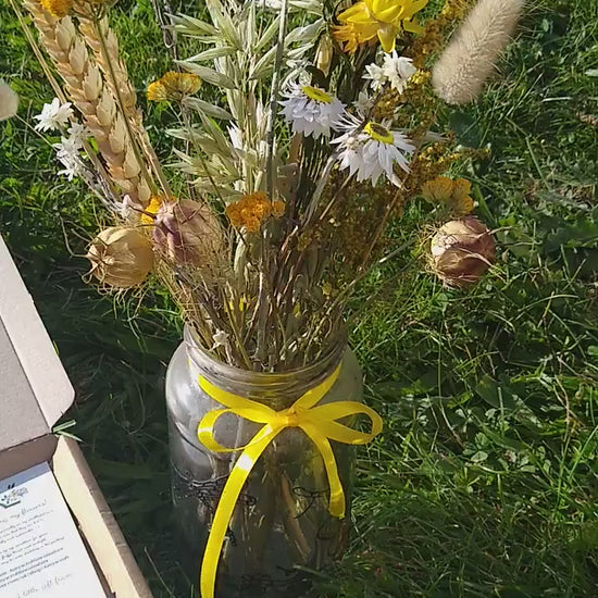 Yellow letterbox dried flowers, dried flower gift, bright florals DIY bouquet, natural daisy, craspedia, strawflowers. Personalised gift