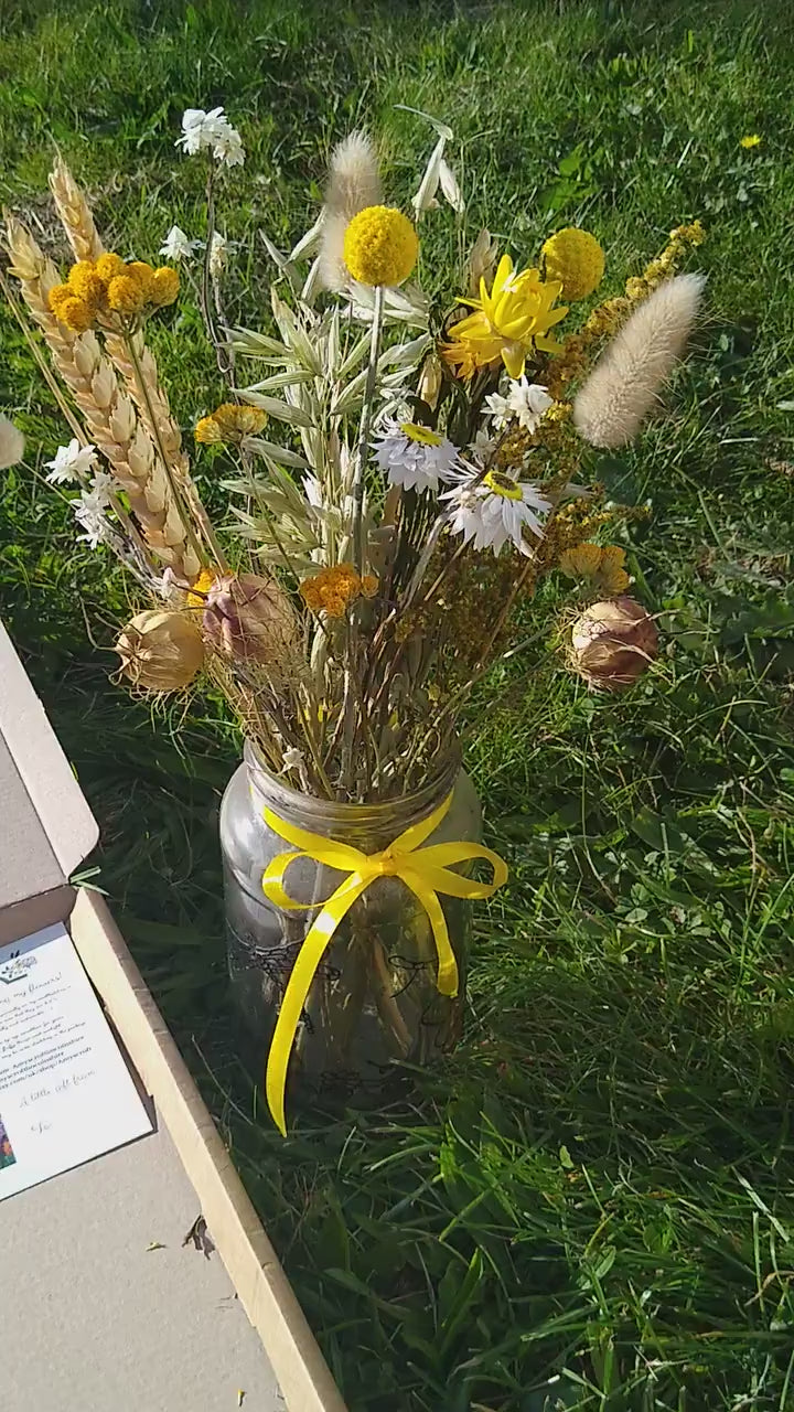 Yellow letterbox dried flowers, dried flower gift, bright florals DIY bouquet, natural daisy, craspedia, strawflowers. Personalised gift
